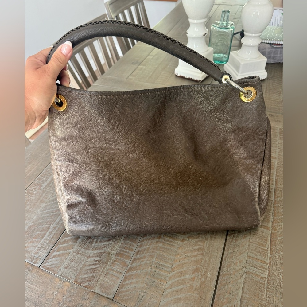 Brown Louis Vuitton artsy bag